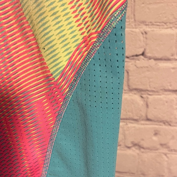 NIKE PRO DRI-FIT HYPERCOOL Capri Leggings. Youth XLarge. - Picture 8 of 10